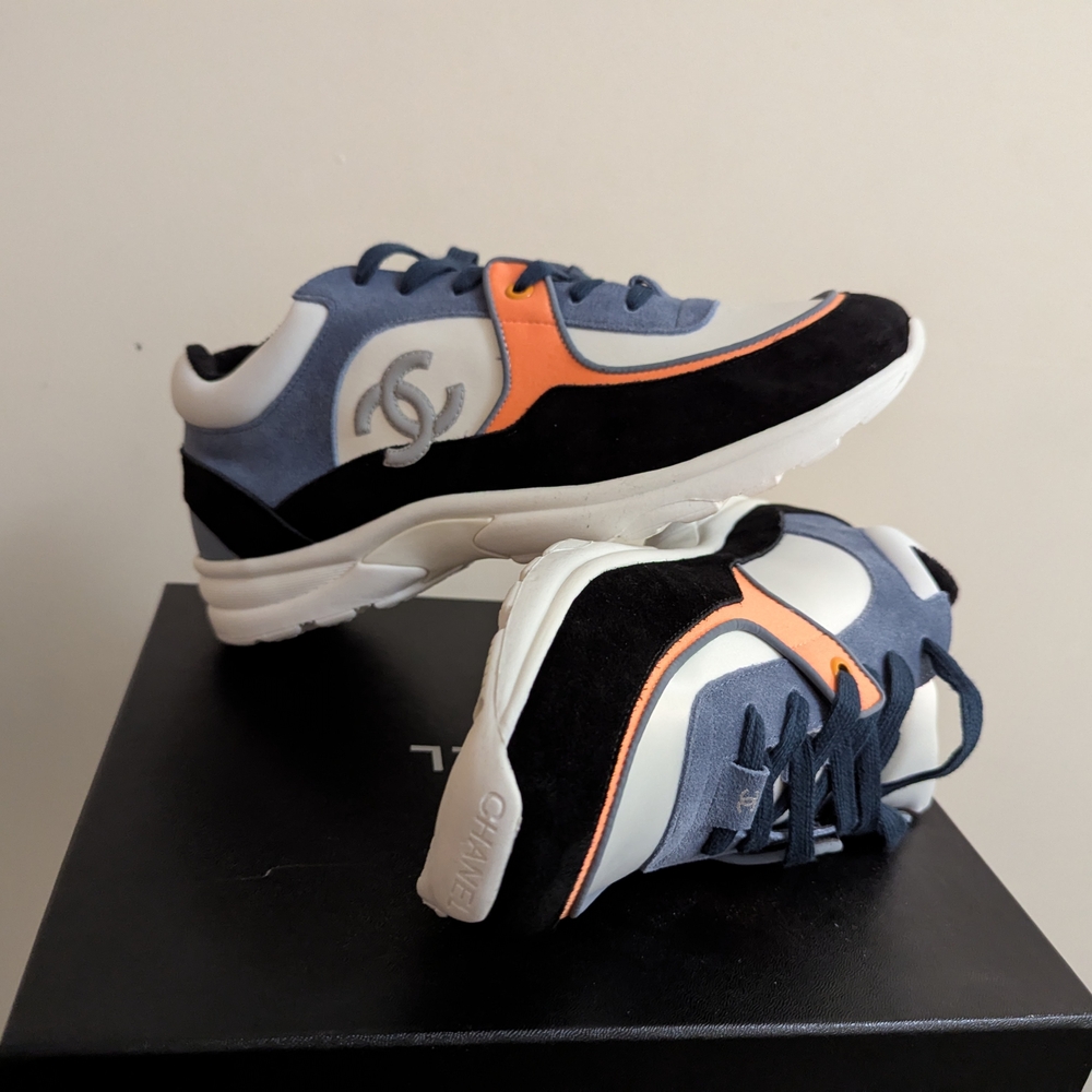 CHANEL Low Top Trainer CC White Navy